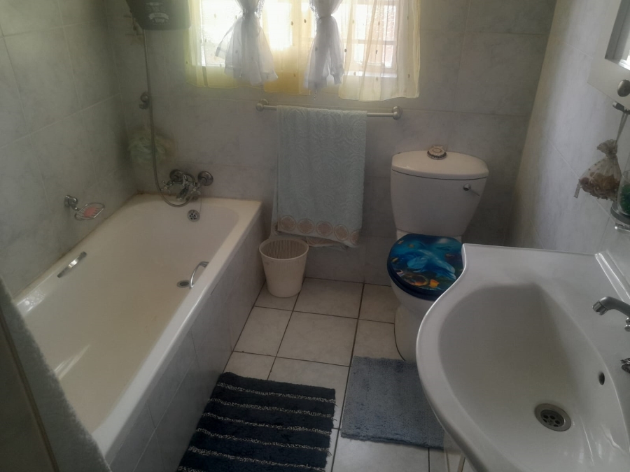 5 Bedroom Property for Sale in Heuwelsig North West